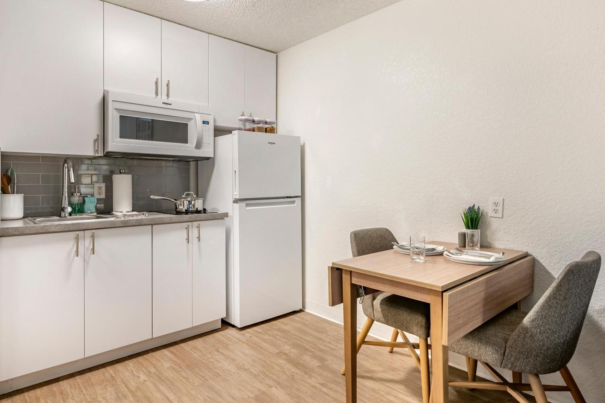 Intown Suites Extended Stay Greensboro Nc - Airport מראה חיצוני תמונה