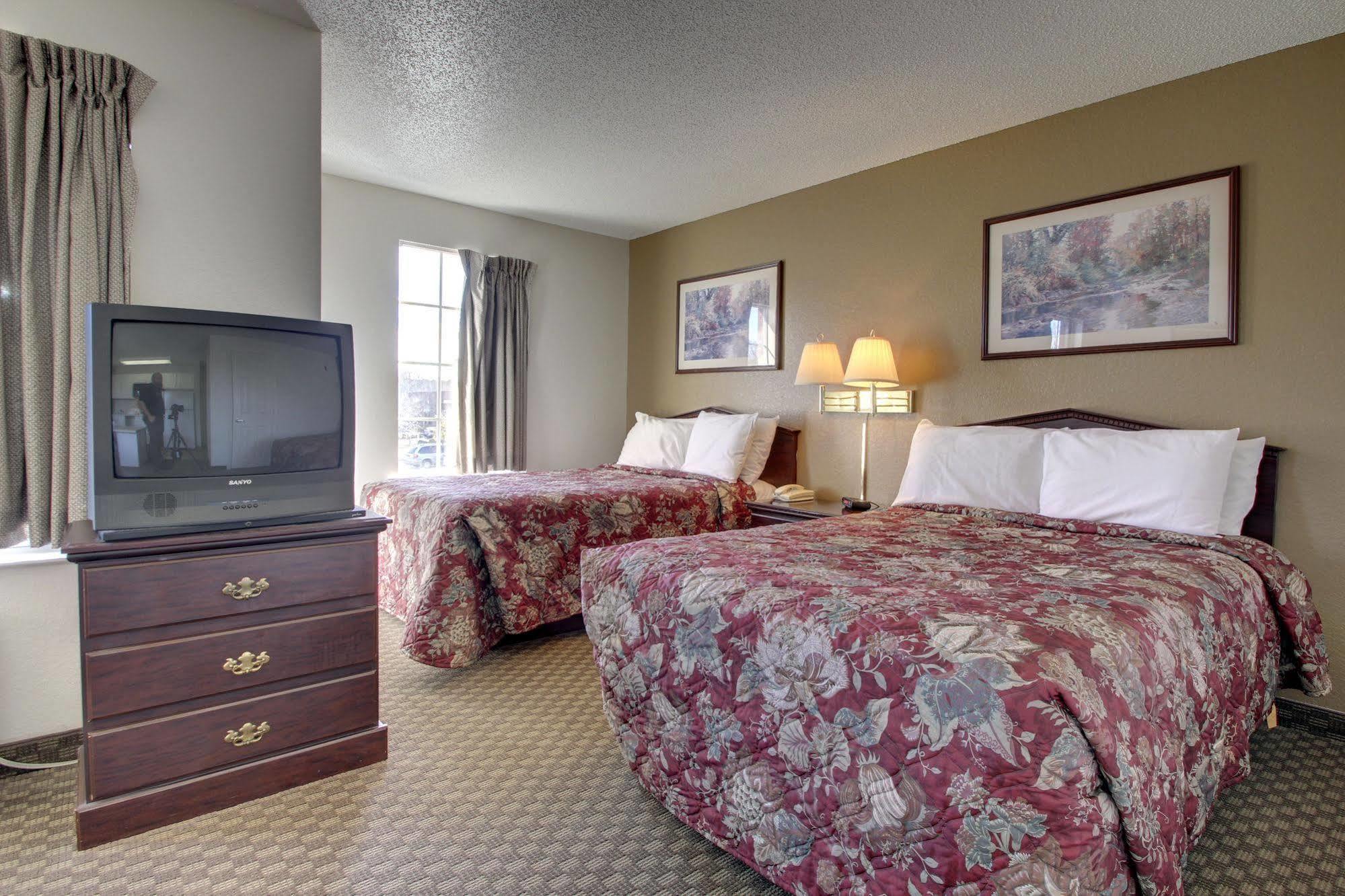 Intown Suites Extended Stay Greensboro Nc - Airport מראה חיצוני תמונה