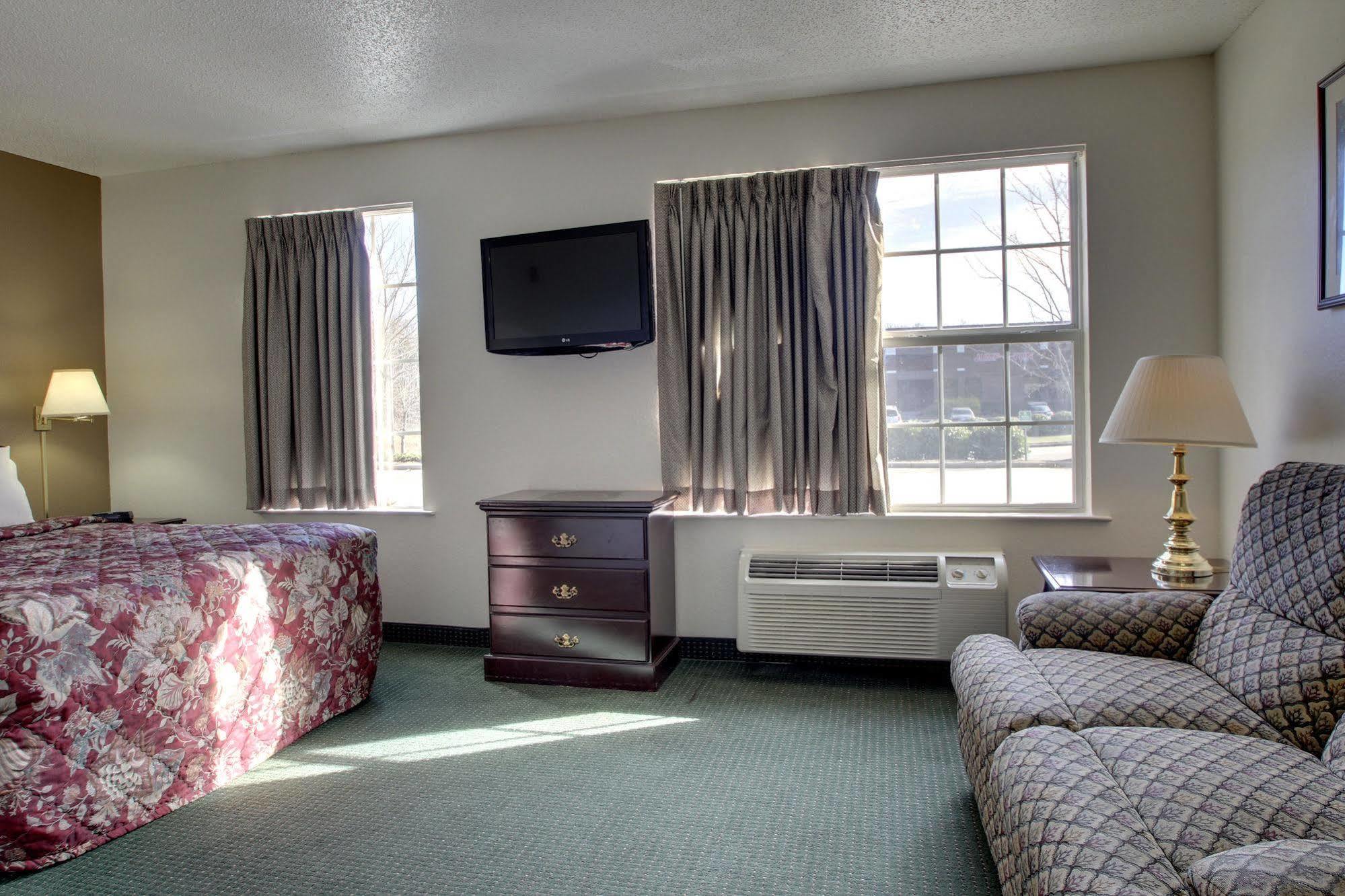 Intown Suites Extended Stay Greensboro Nc - Airport מראה חיצוני תמונה