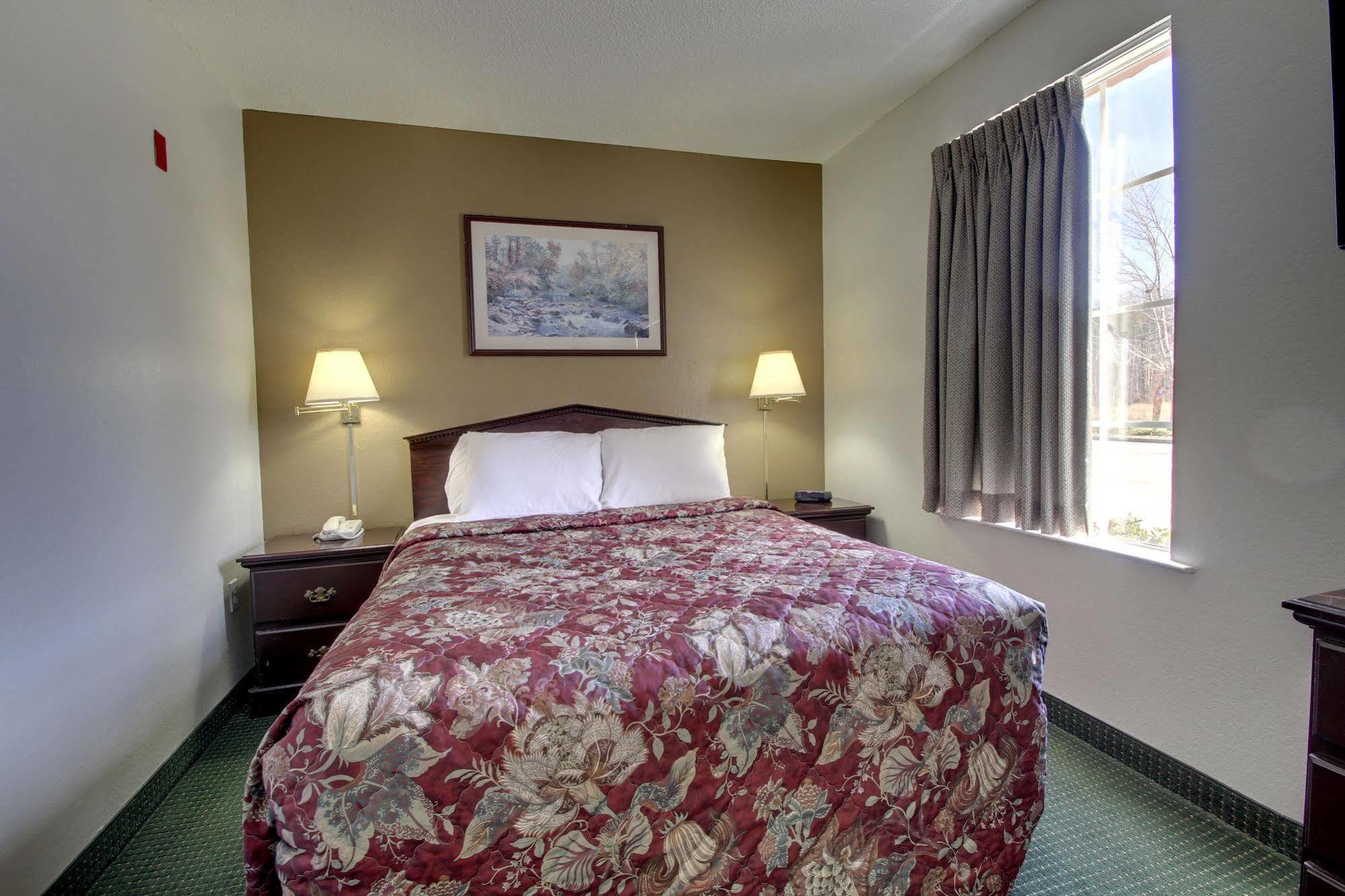 Intown Suites Extended Stay Greensboro Nc - Airport מראה חיצוני תמונה