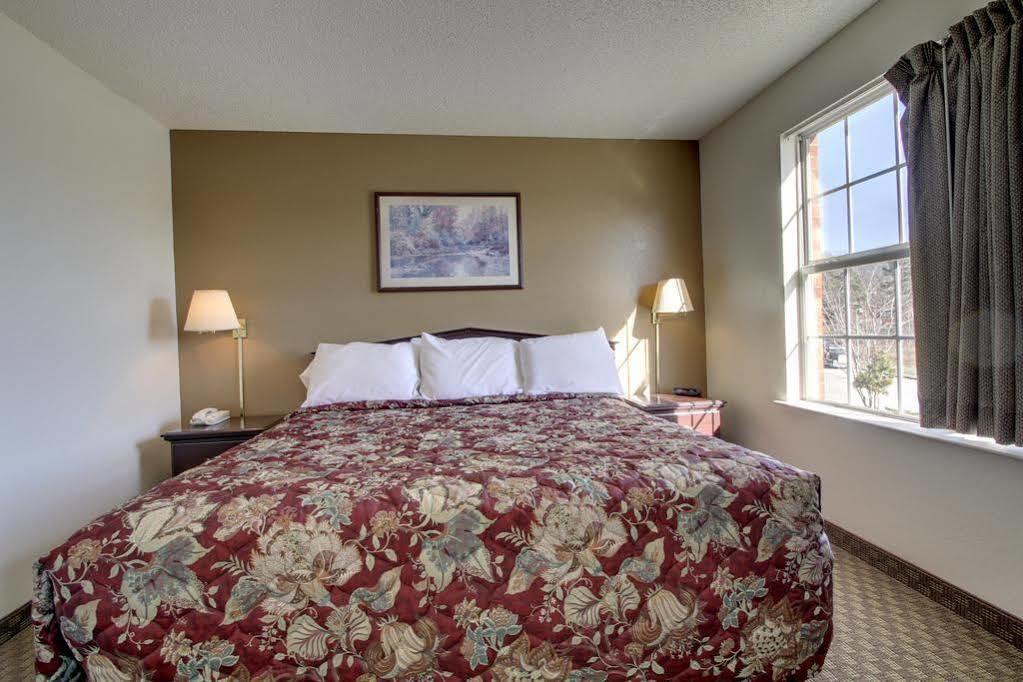 Intown Suites Extended Stay Greensboro Nc - Airport מראה חיצוני תמונה