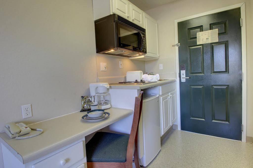 Intown Suites Extended Stay Greensboro Nc - Airport מראה חיצוני תמונה