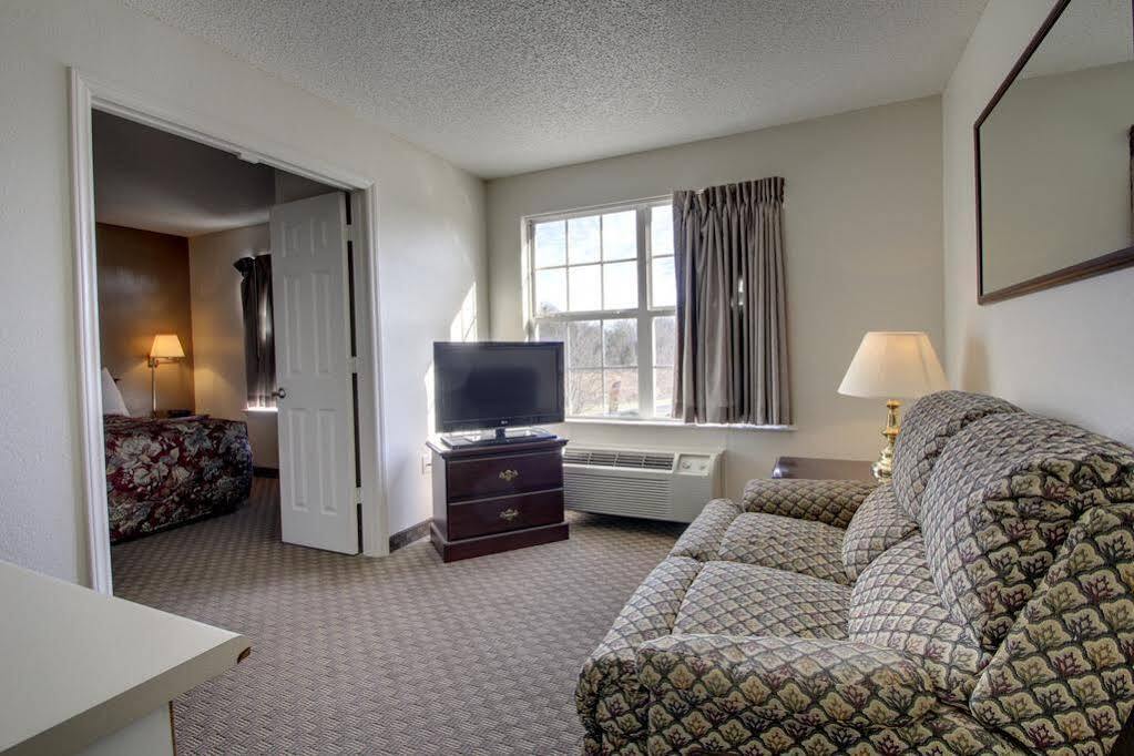Intown Suites Extended Stay Greensboro Nc - Airport מראה חיצוני תמונה